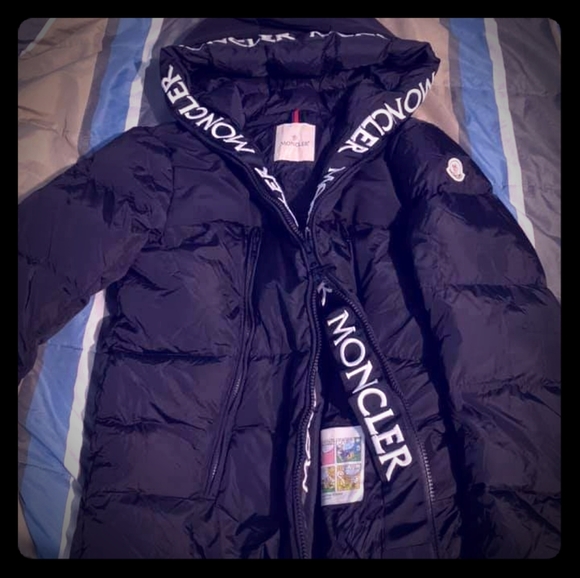 Moncler - Picture 1 of 4